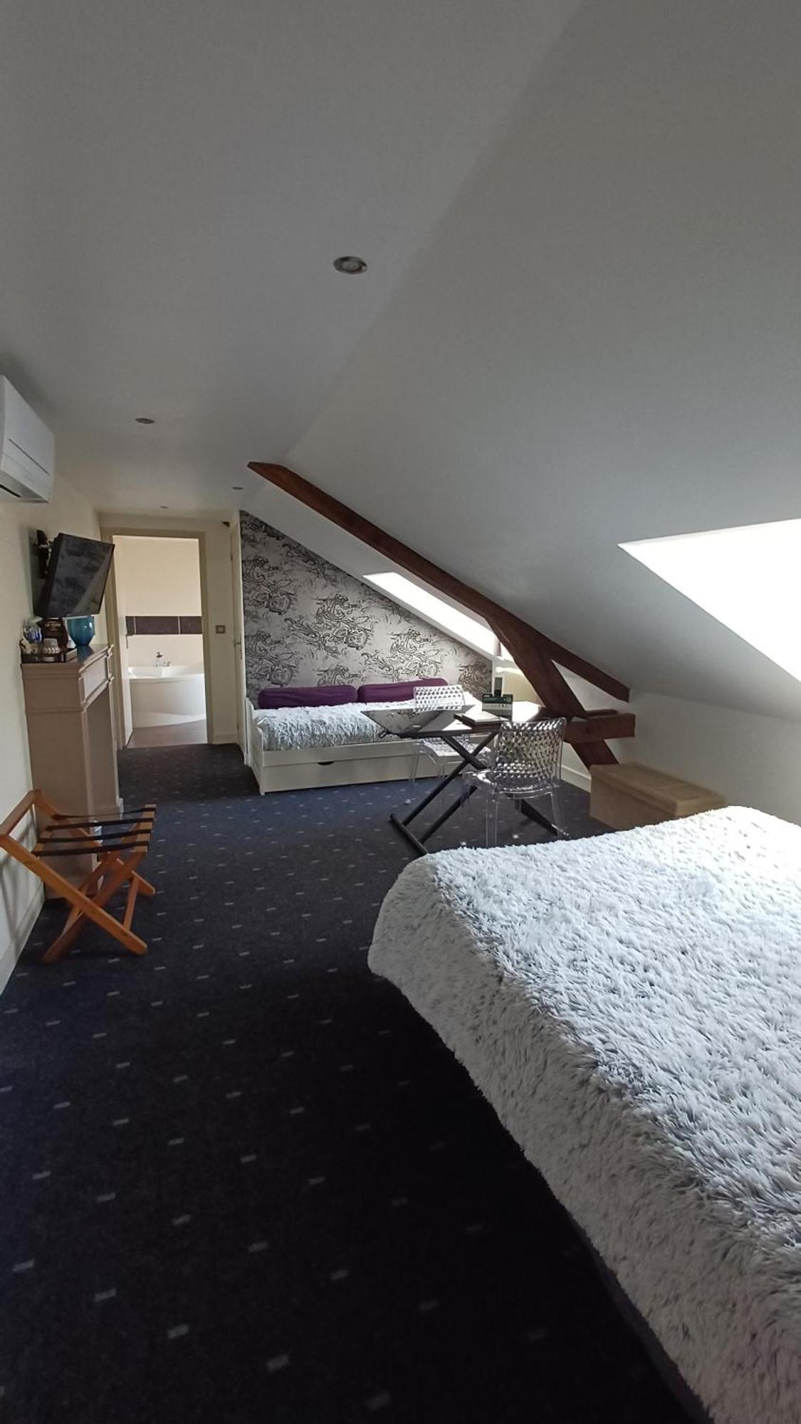 Logis Hotel Le Cerf Briare Exteriör bild