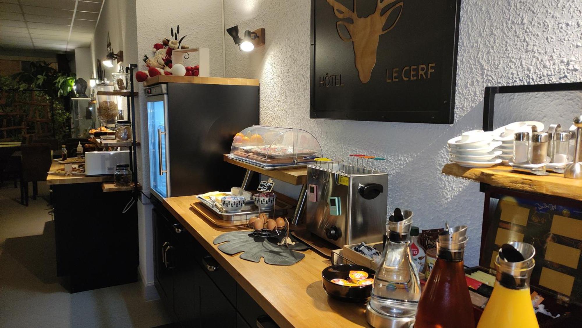 Logis Hotel Le Cerf Briare Exteriör bild