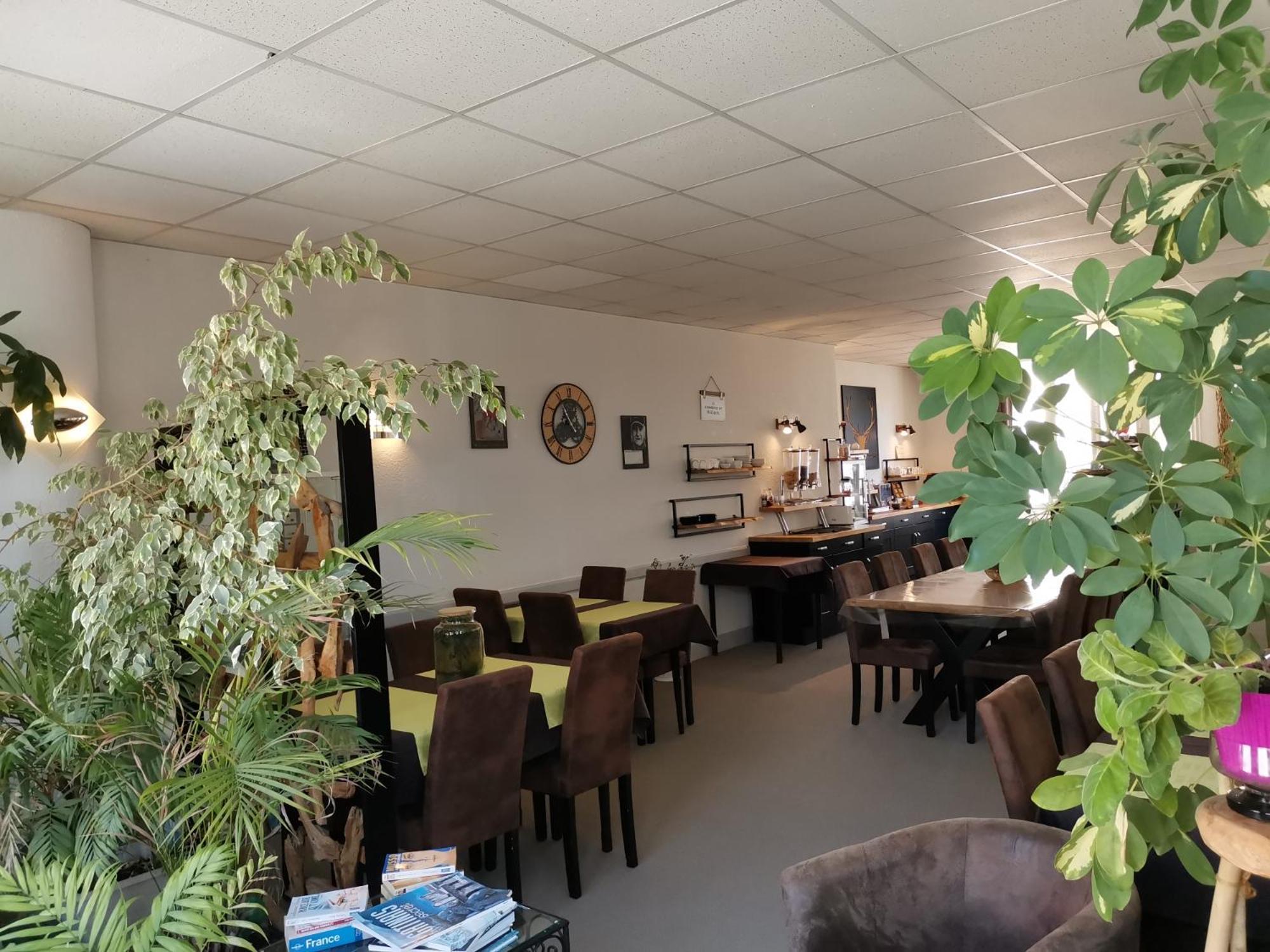 Logis Hotel Le Cerf Briare Exteriör bild