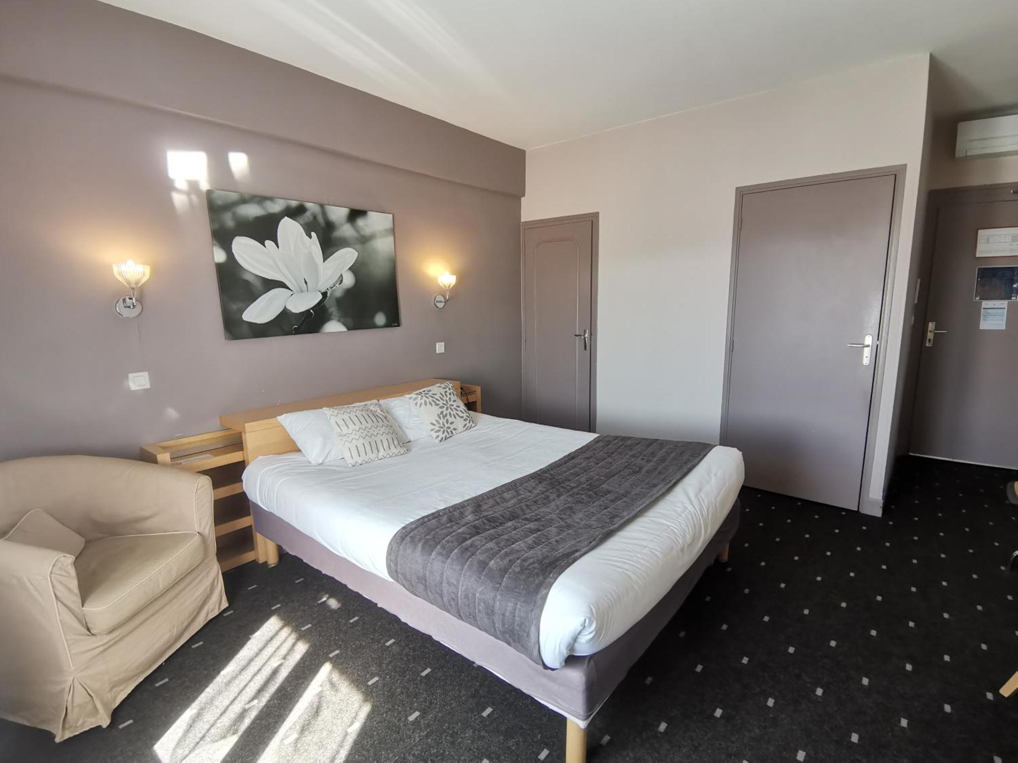 Logis Hotel Le Cerf Briare Exteriör bild