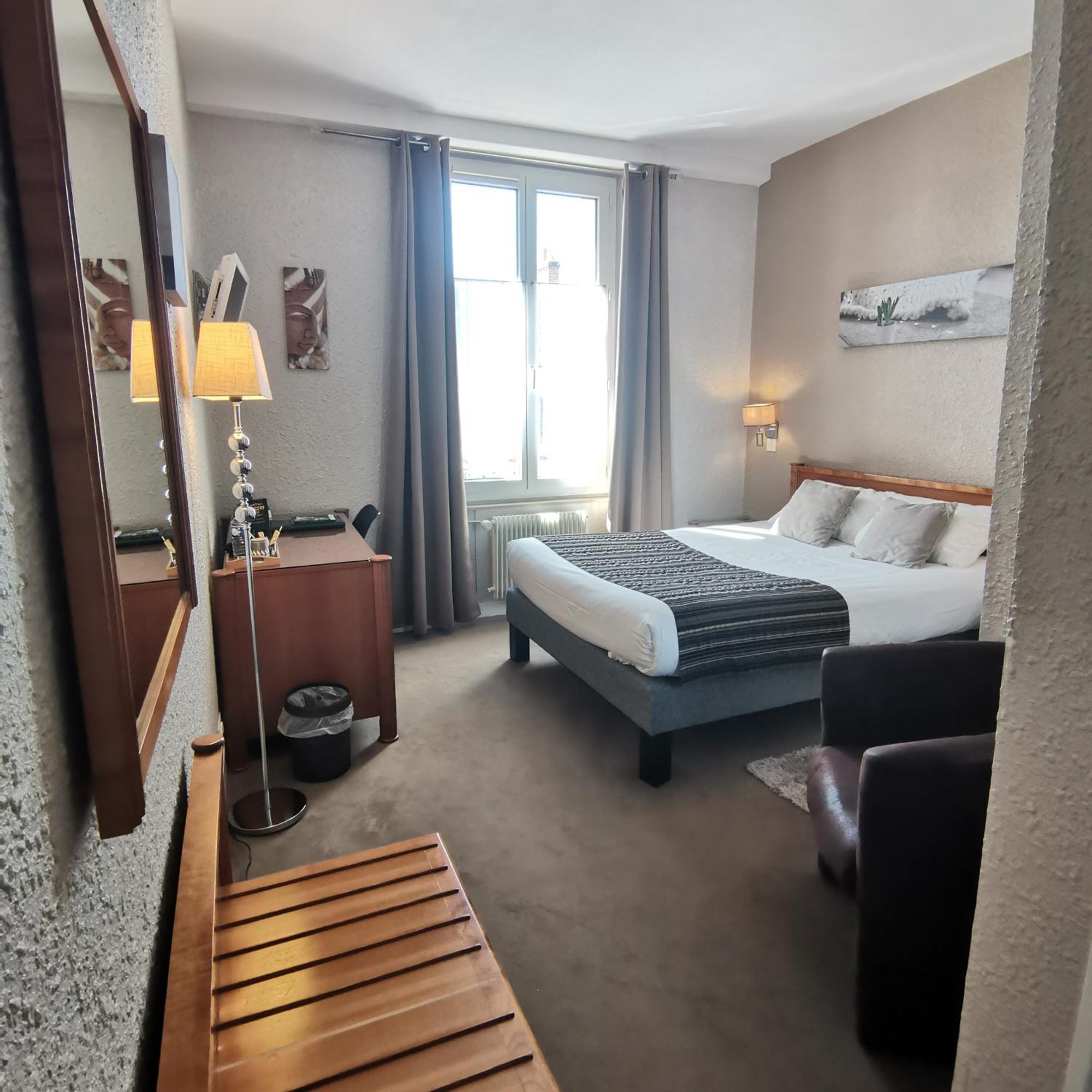Logis Hotel Le Cerf Briare Exteriör bild