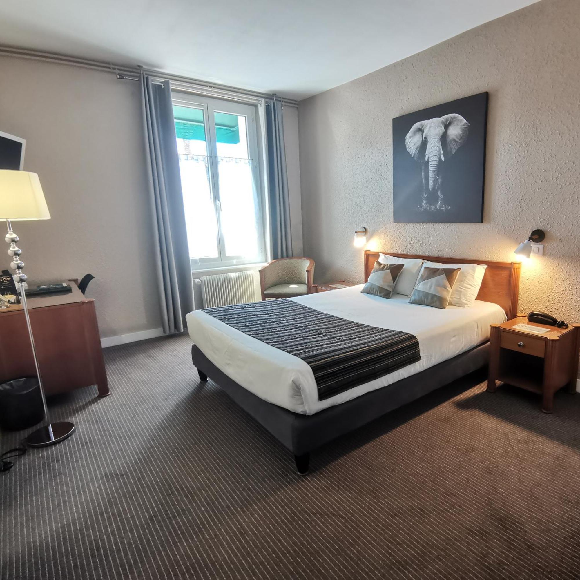 Logis Hotel Le Cerf Briare Exteriör bild